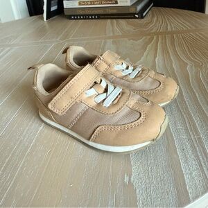 H&M|Baby gender neutral,toddler easy wear Tan sneakers with Velcro Strap•size 7